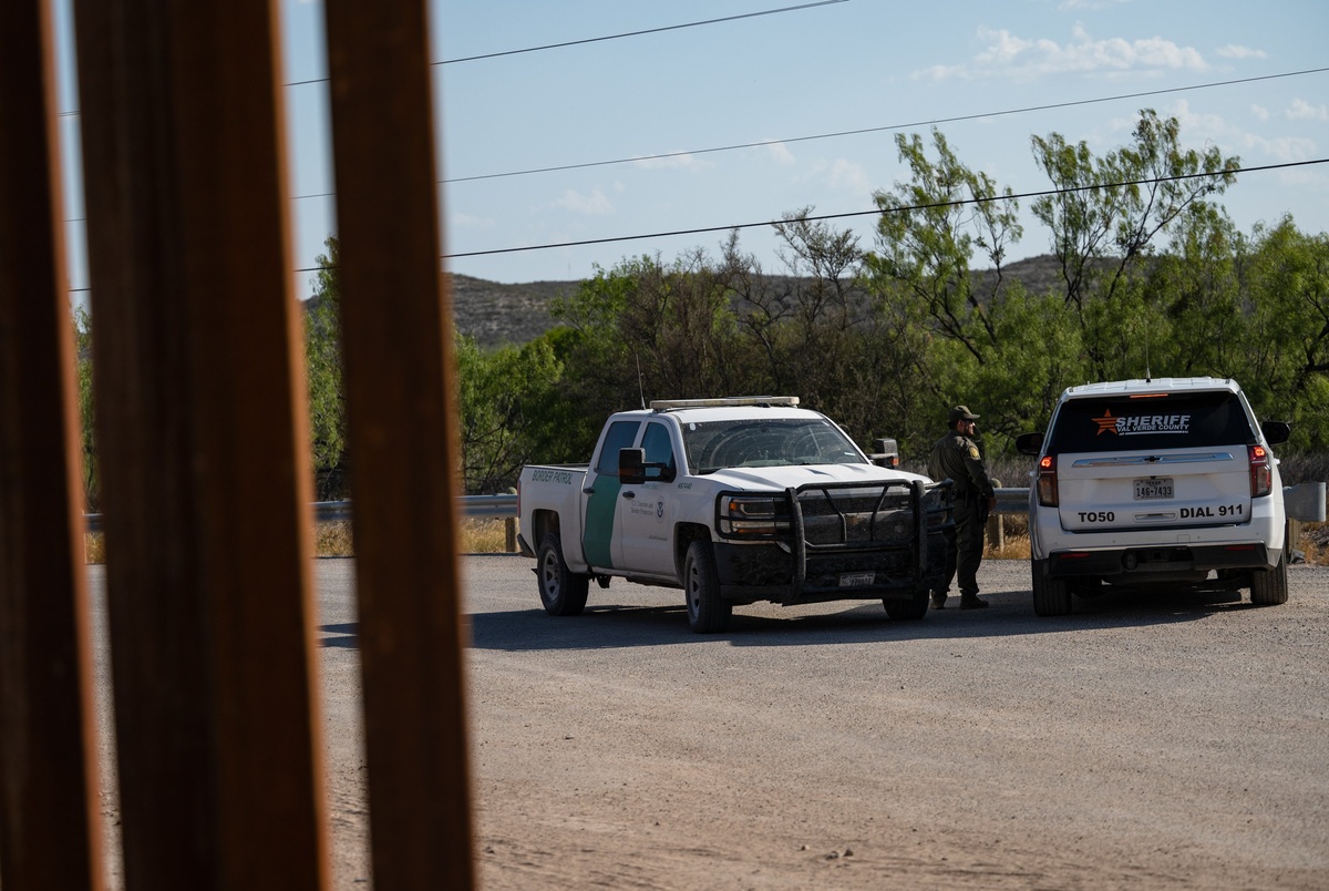 Abbott gave Trump credit when Texas closed a border site for booking migrants. But arrests were already low.